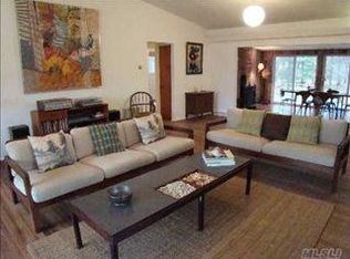 21 Seneca Dr, Hampton Bays, NY 11946