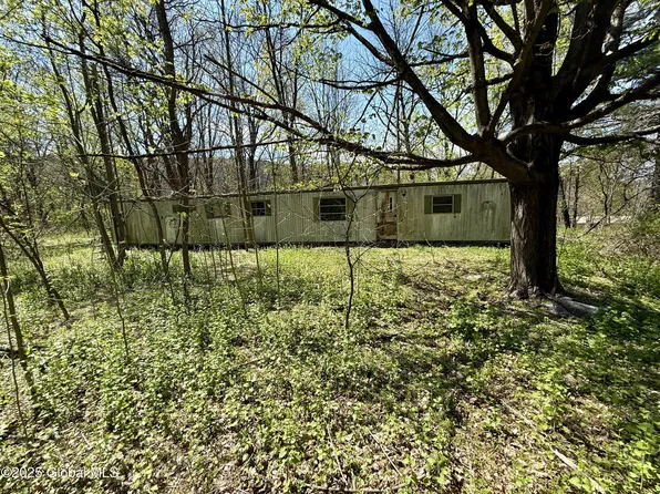 233 Lost Valley Road, Amsterdam, NY 12010