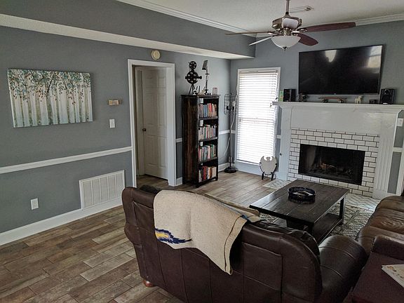 4th image of 813 Greystone St