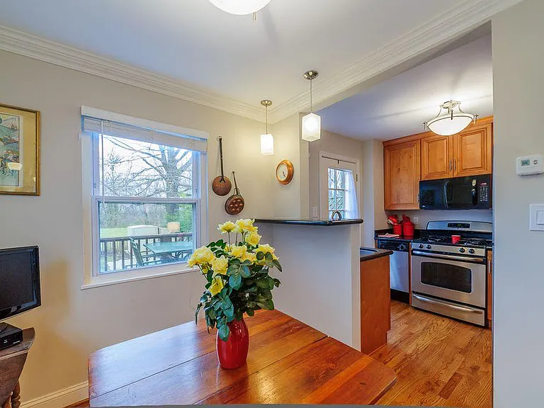 2110 Arlington Ter — Photo 12