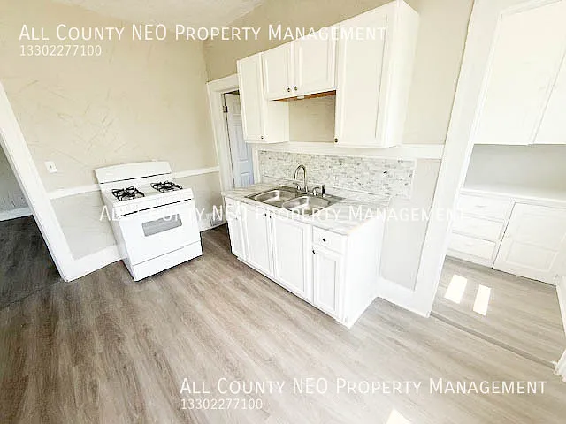 12114 Soika Ave #UP — Photo 13