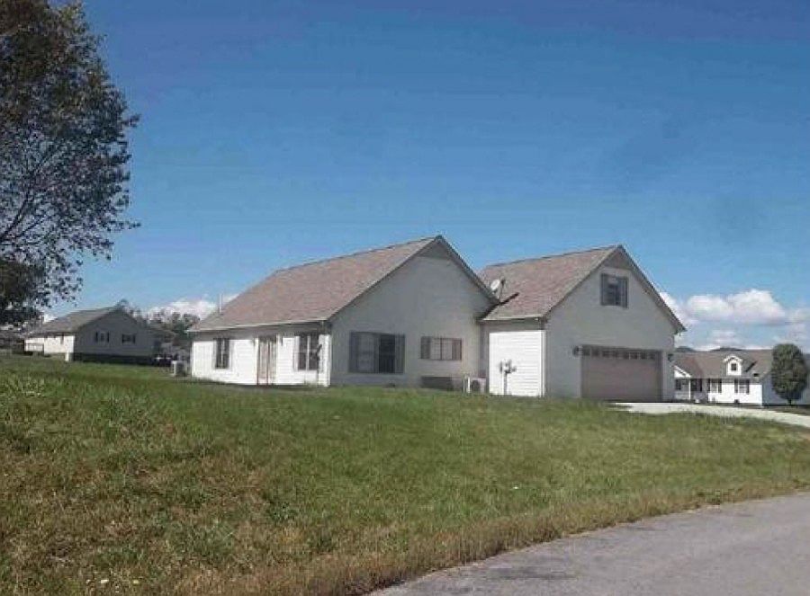 2nd image of 339 Hickory Circle Rd