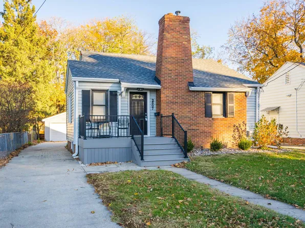 2807 49th St, Des Moines, IA 50310