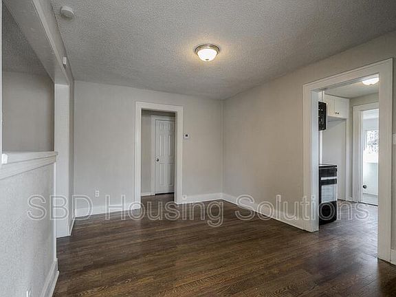 5th image of 107 N Huttig Ave