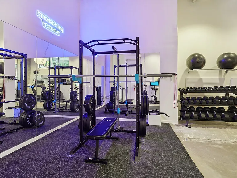 Dunn Motors Apartments — Photo 14