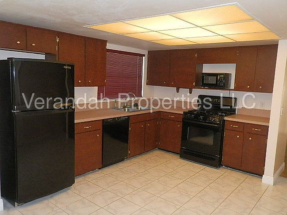 3rd image of 2323 Woodway Dr