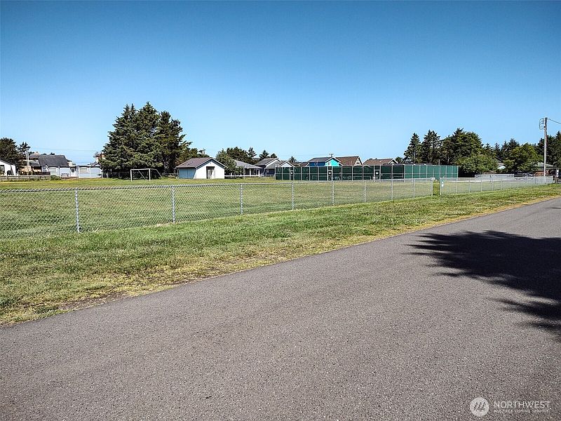 3rd image of 474 Volans Avenue SW