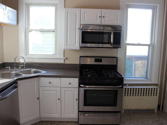 5th image of 15 W Erie St