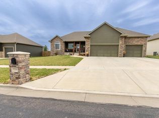 2216 Brookefield Dr, Salina, KS 67401