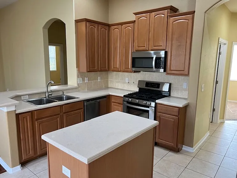 1046 Napolean Way — Photo 10