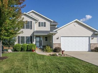 110 Pleasant Creek Dr, Palo, IA 52324