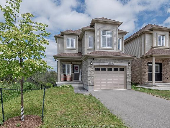 4th image of 229 Macalister Blvd