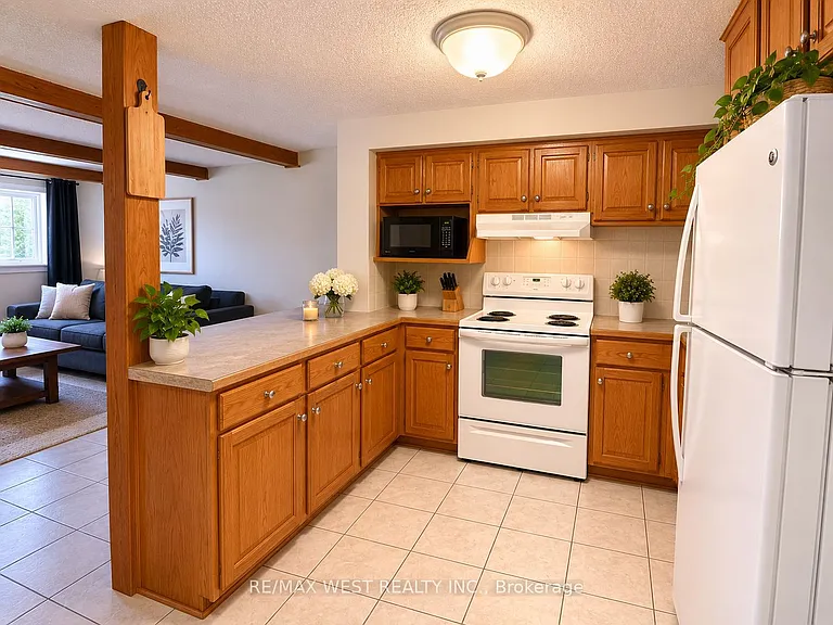 1191 Simcoe St S #LOWER — Photo 2