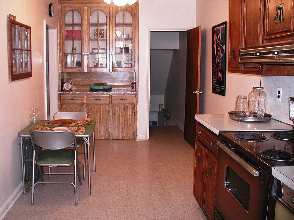 Very Large Eat in Kitchen