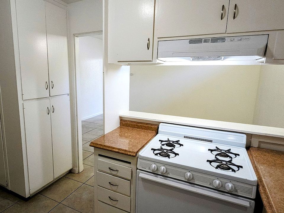 1st image of 2543 Windsor Dr #0