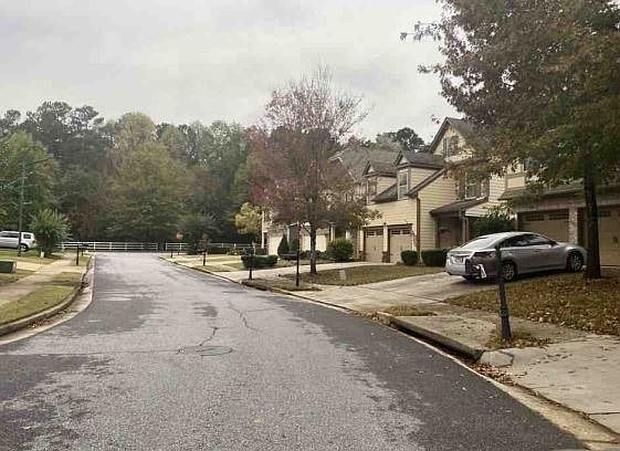 2nd image of 936 Silver Lake Dr