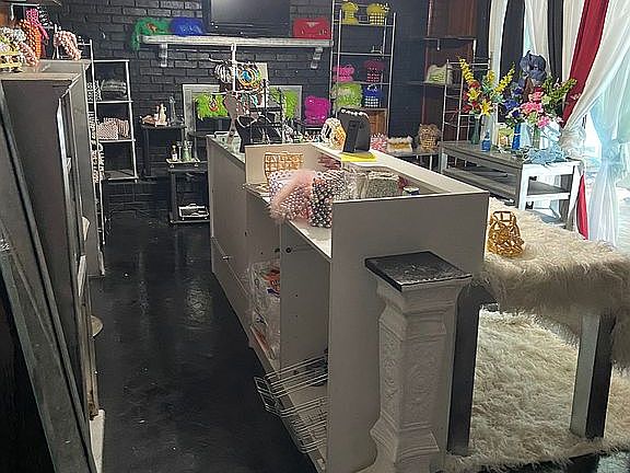 4th image of 5461 Walker Rd