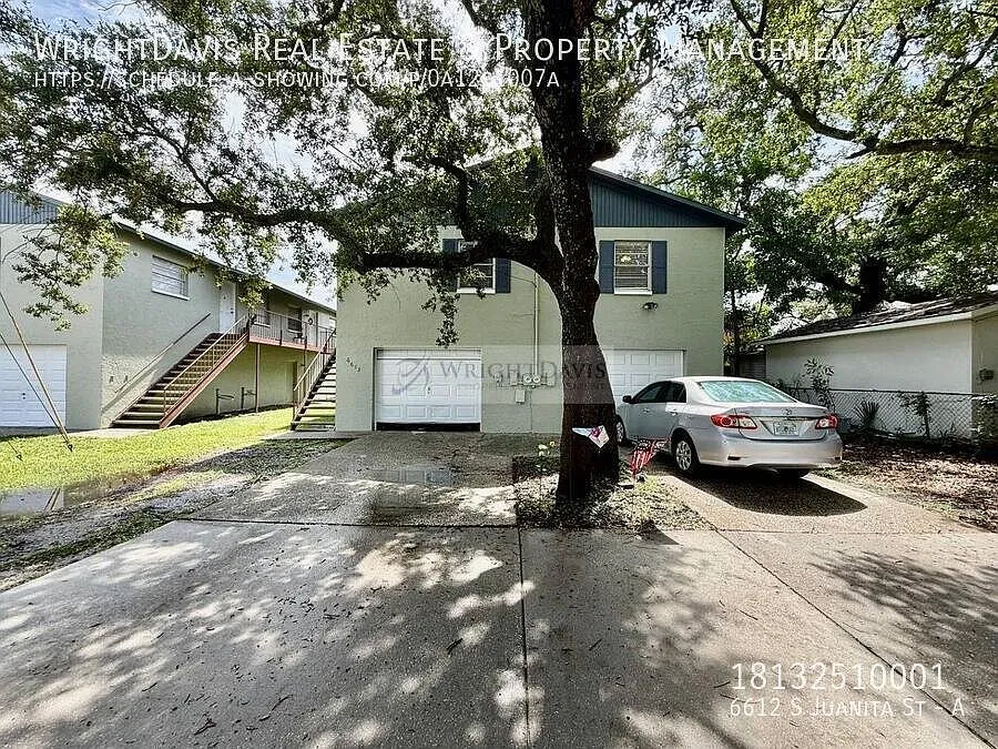 Rare South Tampa Apartment with Private One-Car Garage! — Photo 1