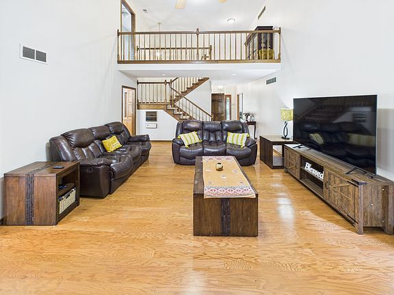 5th image of 155 Richwood Ct