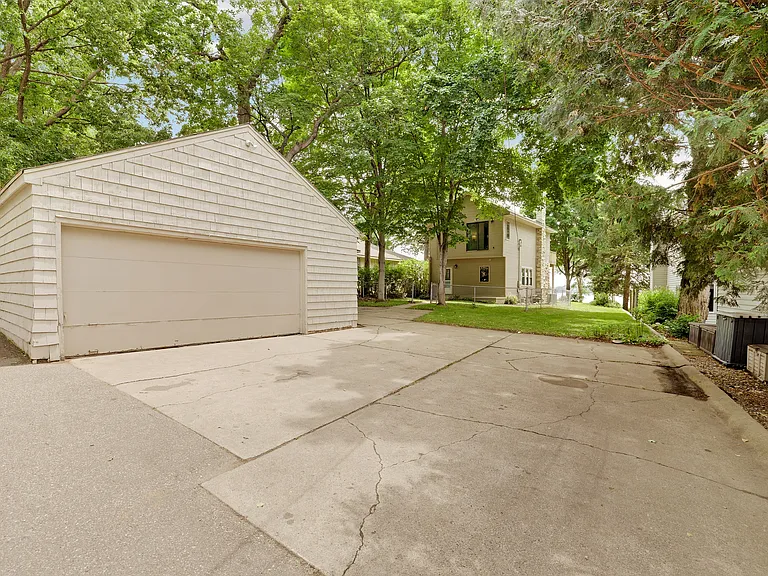 3448 N Shore Dr — Photo 32