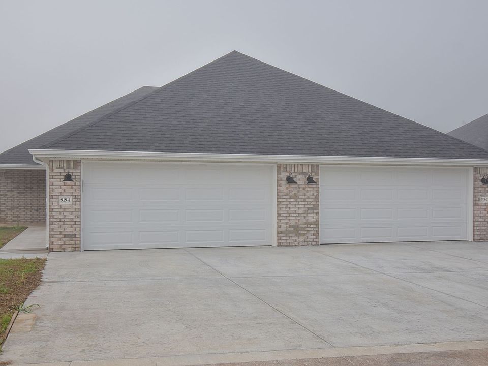 1st image of 919 W Buchanan St #2