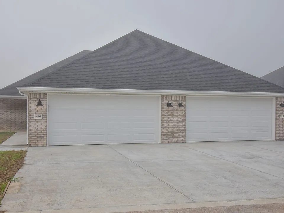 919 W Buchanan St #1