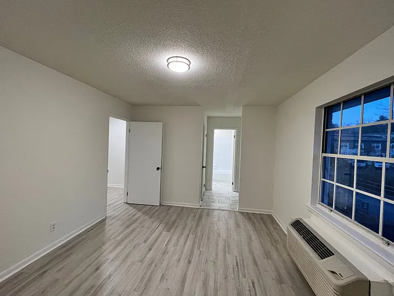 Sunset Rock Apartments — Photo 16