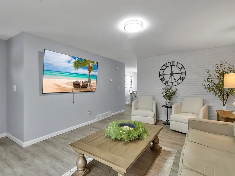 67 Crandon Blvd — Photo 10