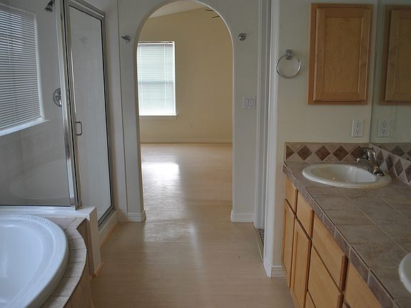 Master Bedroom Bathroom Main Floor