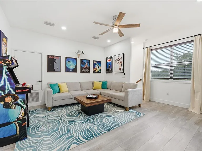 2075 Jewell Ave — Photo 28