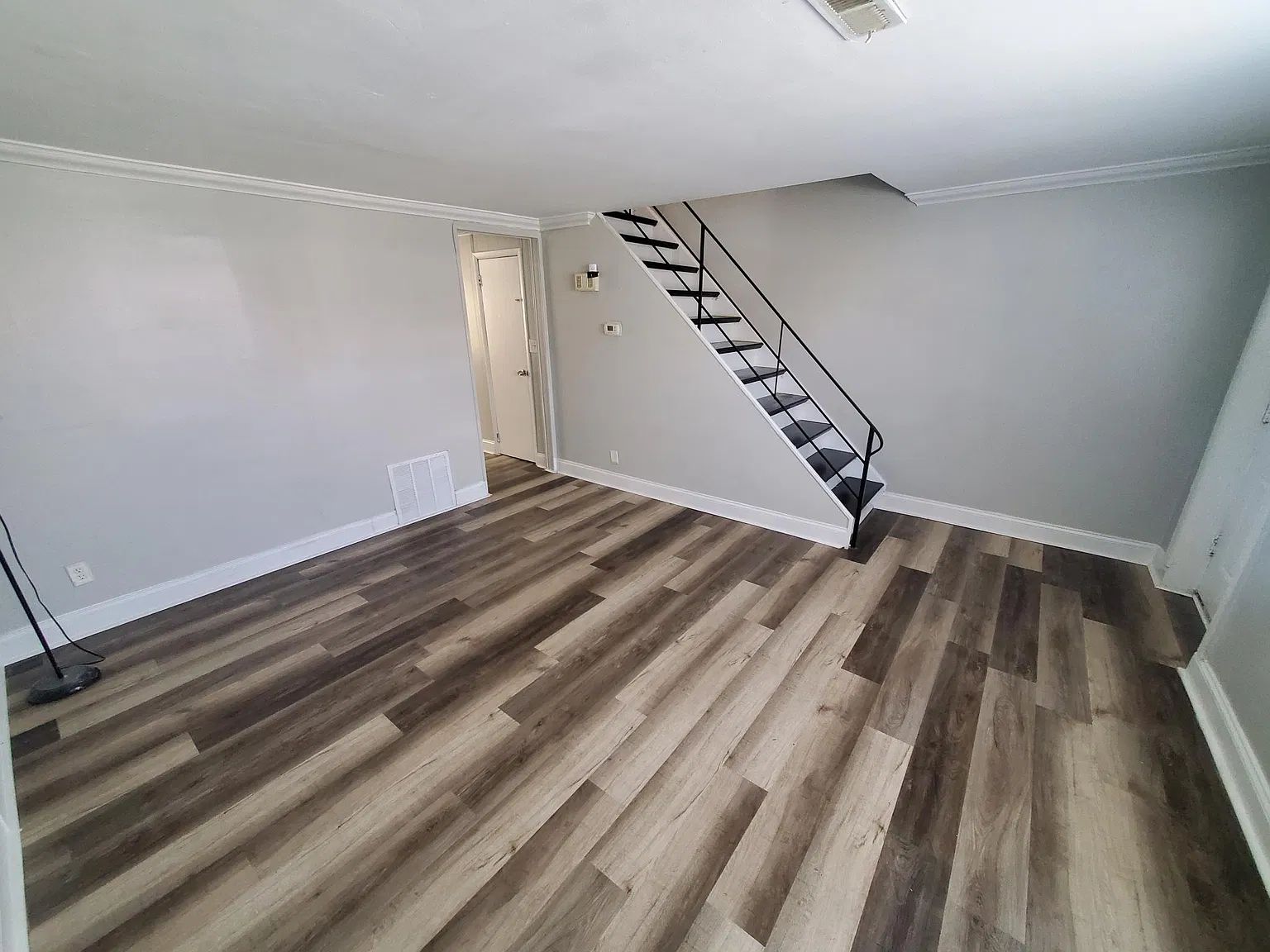 3 bed, 1024 sqft, $1,500 — Photo 3