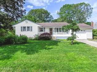 40 Drake Rd, Centereach, NY 11720
