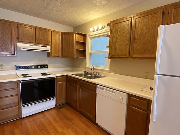 4th image of 404 E Concord St #B