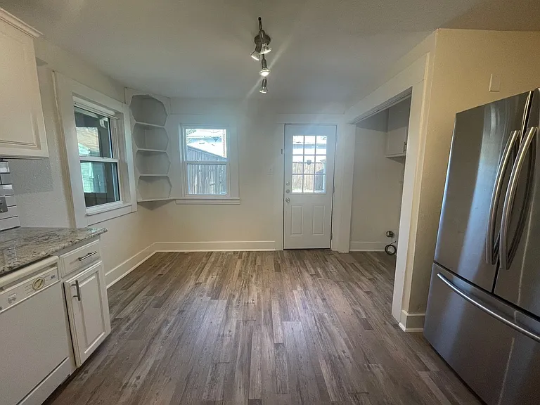 3320 W 5th St — Photo 15