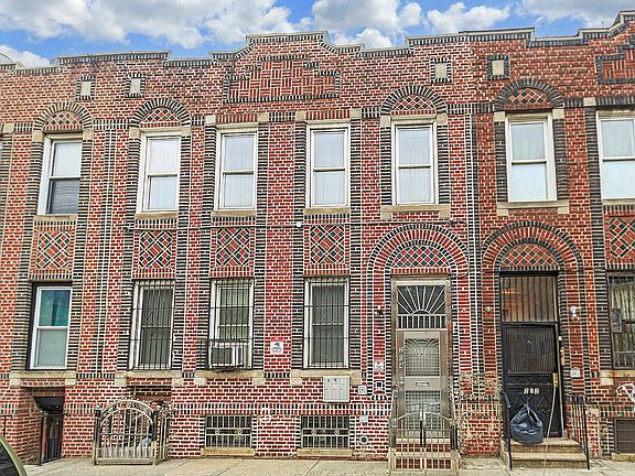 2nd image of 204 Tapscott St