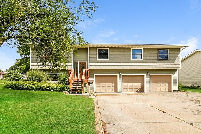 1st image of 371 Shenandoah Blvd
