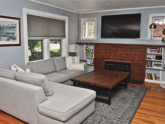 3rd image of 8106 Teasdale Ave