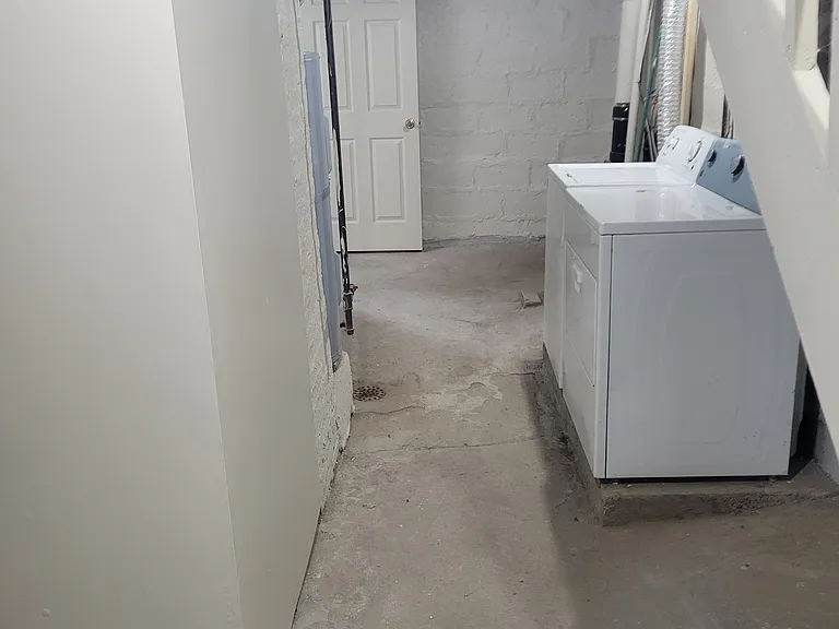 1005 Woods Run Ave — Photo 5