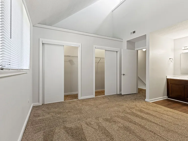 Hampton Harbor Townhomes — Photo 8