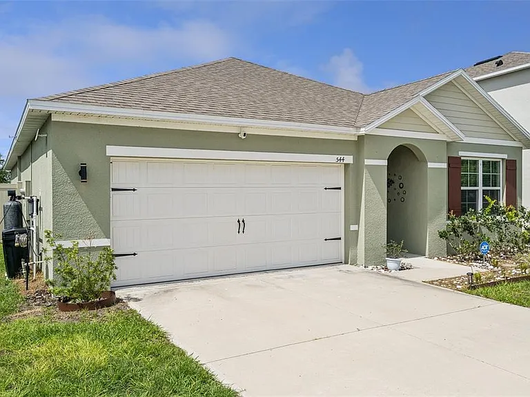544 Park Place Blvd — Photo 2