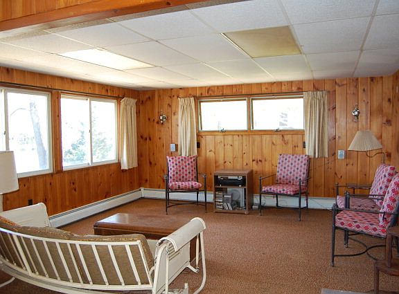 4th image of 557 Corlear Dr