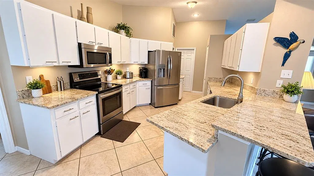 3 bed, 2.0 bath, 1931 sqft, $3,225 — Photo 4