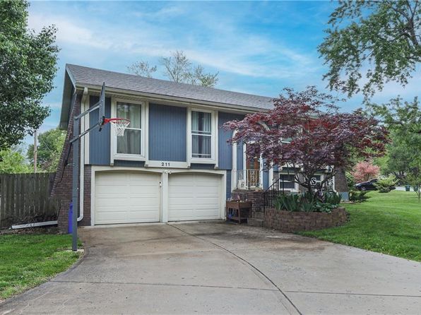 211 SE Brentwood Dr, Lees Summit, MO 64063