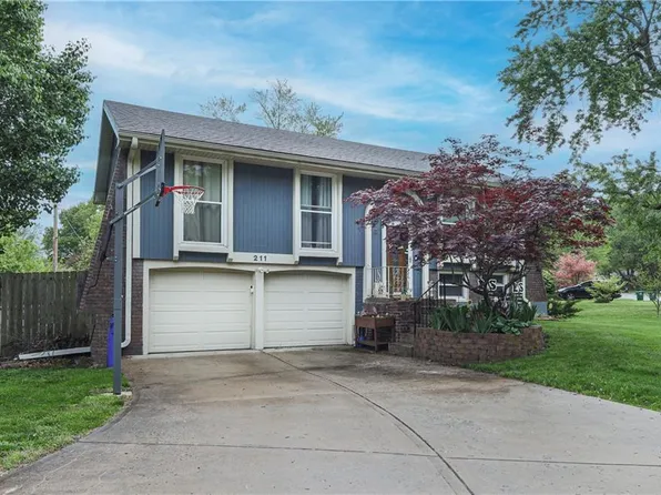 211 SE Brentwood Dr, Lees Summit, MO 64063