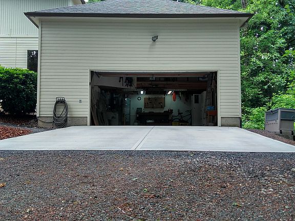 Side-entrance garage