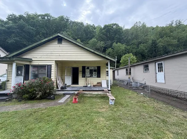 2371 Pond Creek Rd, Mc Andrews, KY 41543