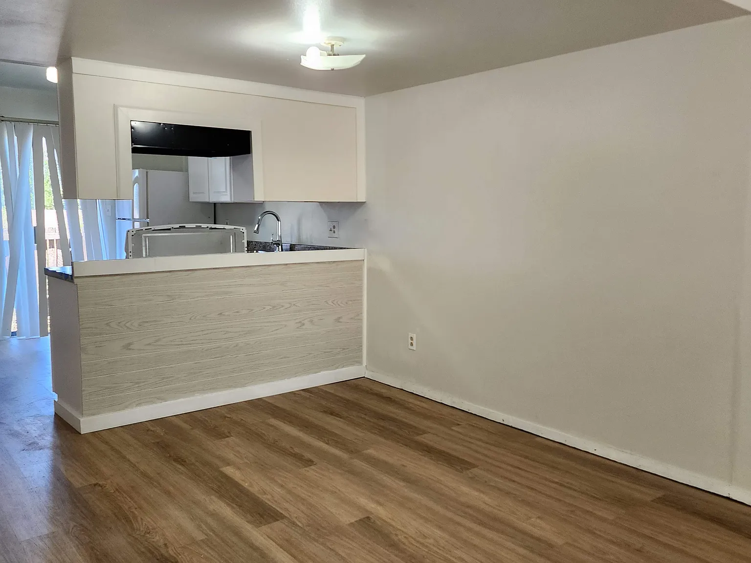 2 bed, 1.5 bath, 987 sqft, $1,200 — Photo 4