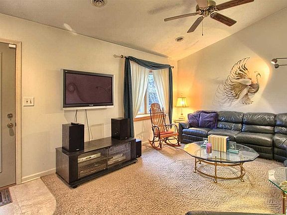 5th image of 1 Fieldcrest Dr
