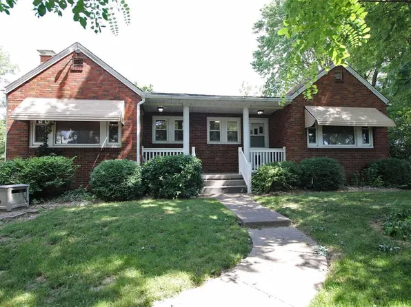 20708 Staunton Rd, Staunton, IL 62088