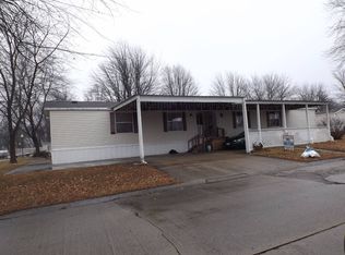 208 Sam St, Olney, IL 62450
